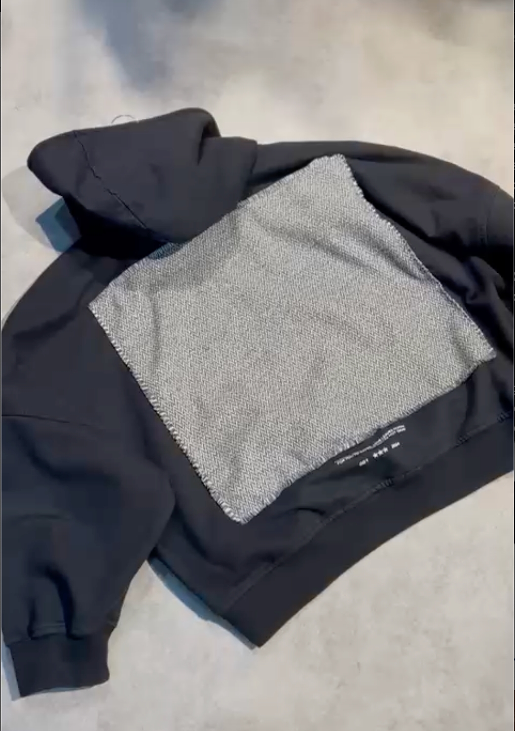 *NEW* Hoodie Boxy Fit Heritage Negro