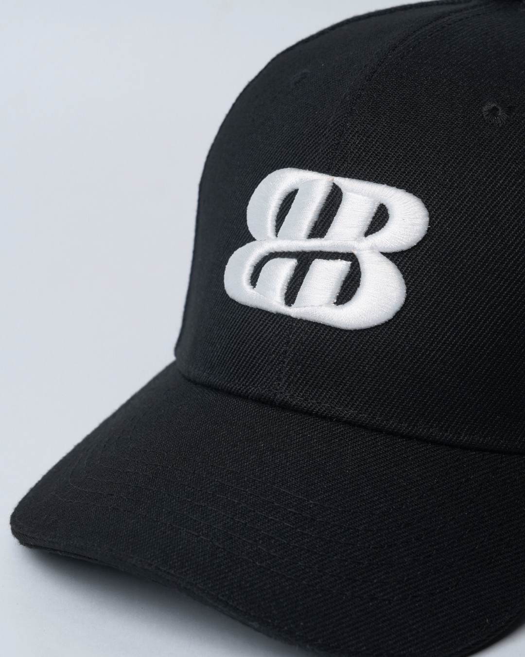 Gorra negra BB blanco