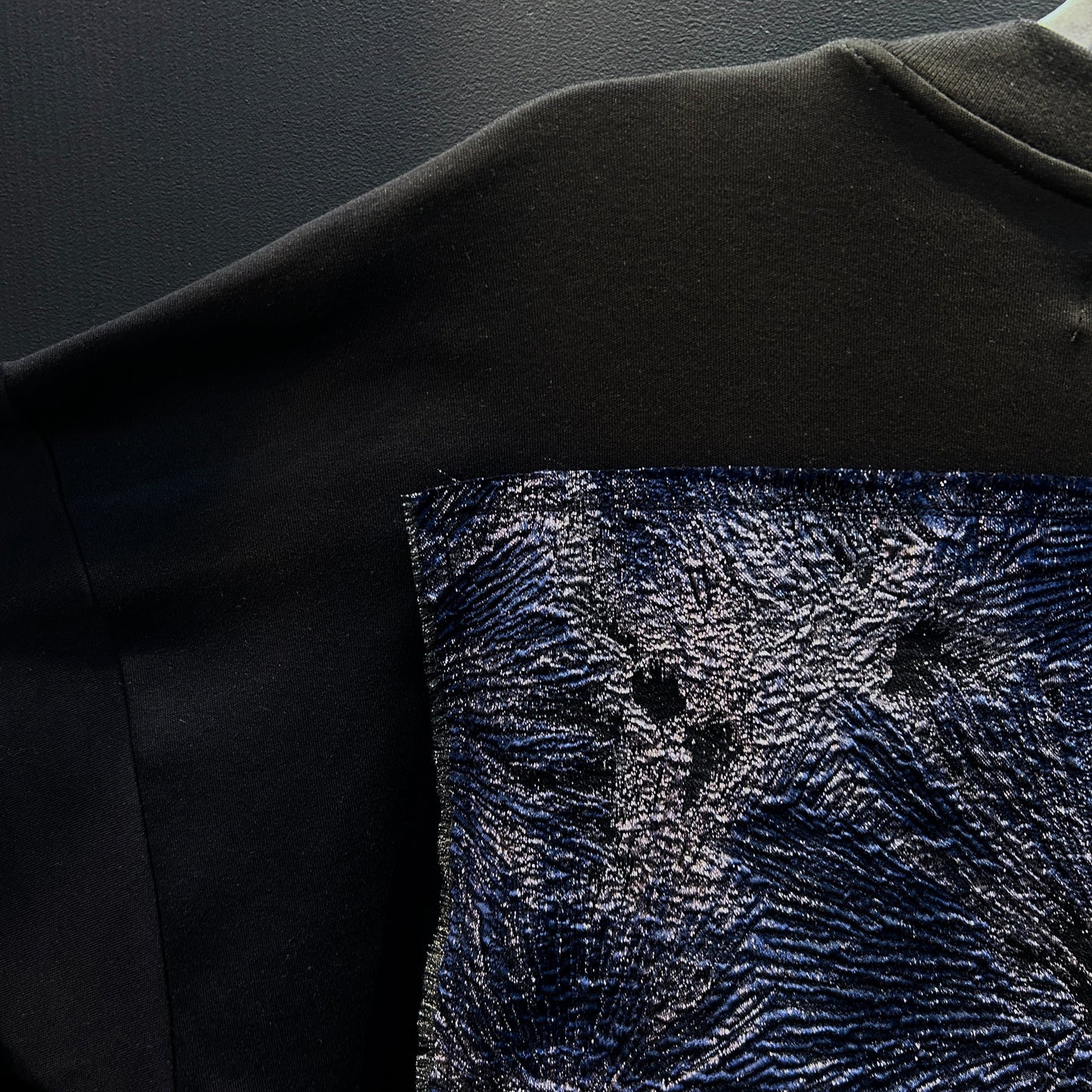 Camiseta Oversized Negra Blue Patch